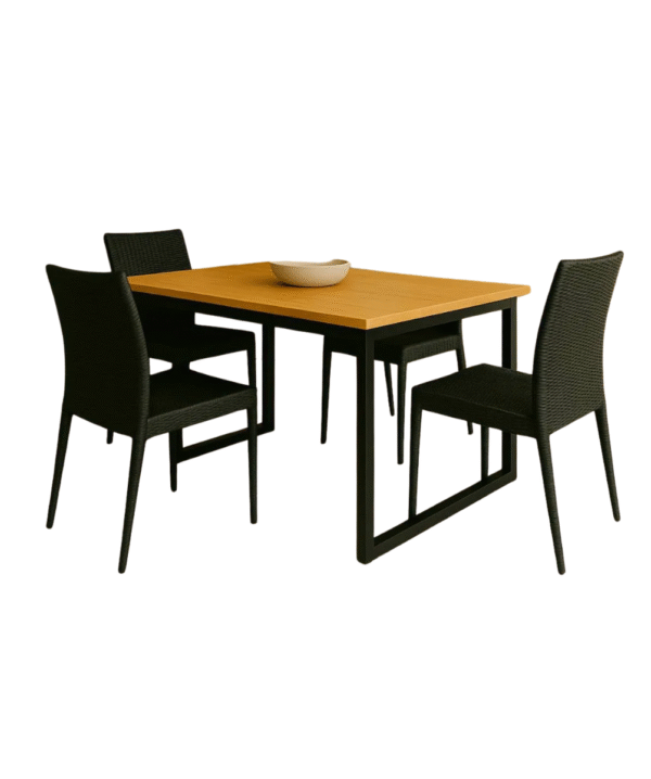Mesa Vintage com Estrutura de Ferro Estilo Industrial e 4 Cadeiras Rattan
