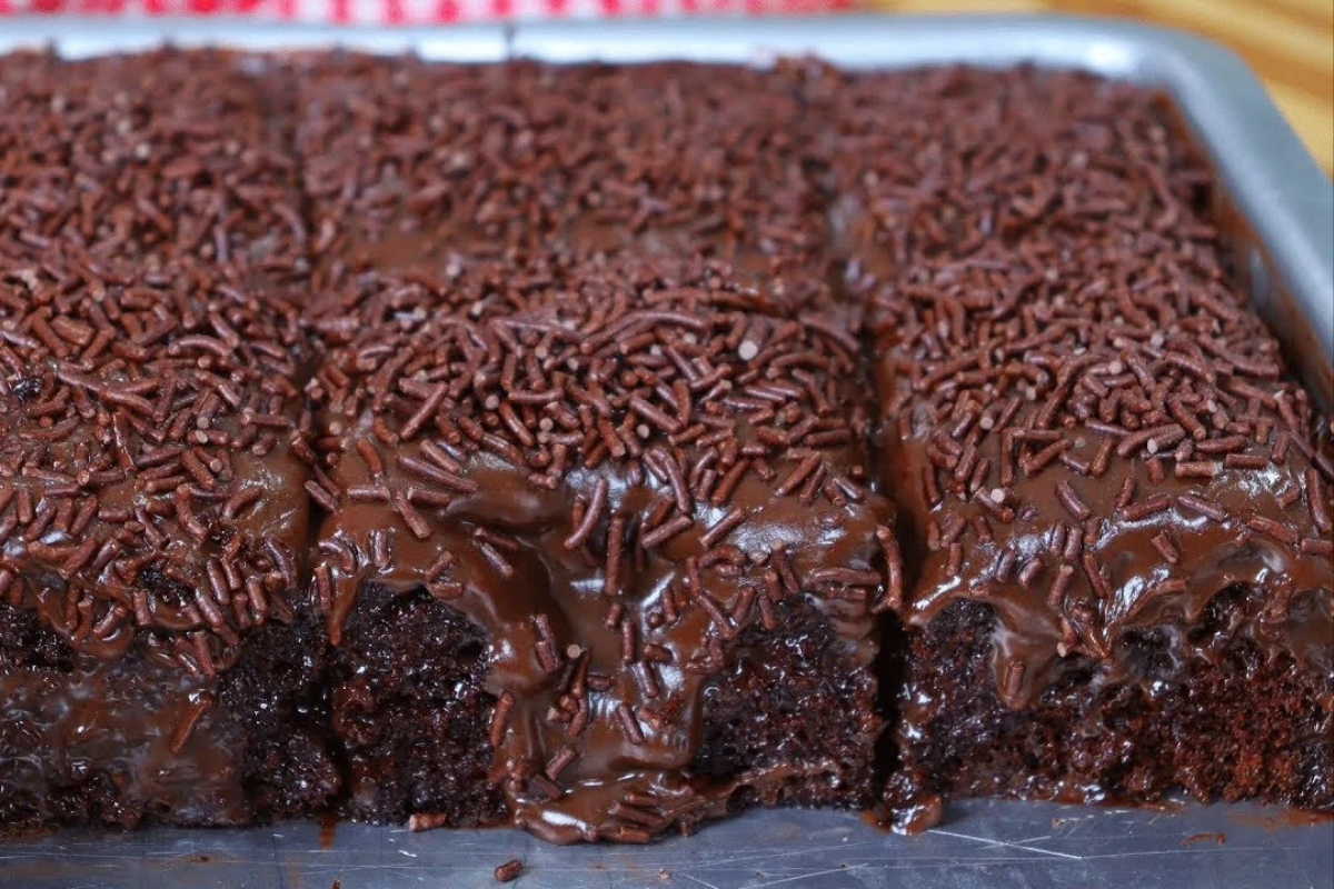 Bolo de chocolate de liquidificado massa fofinha
