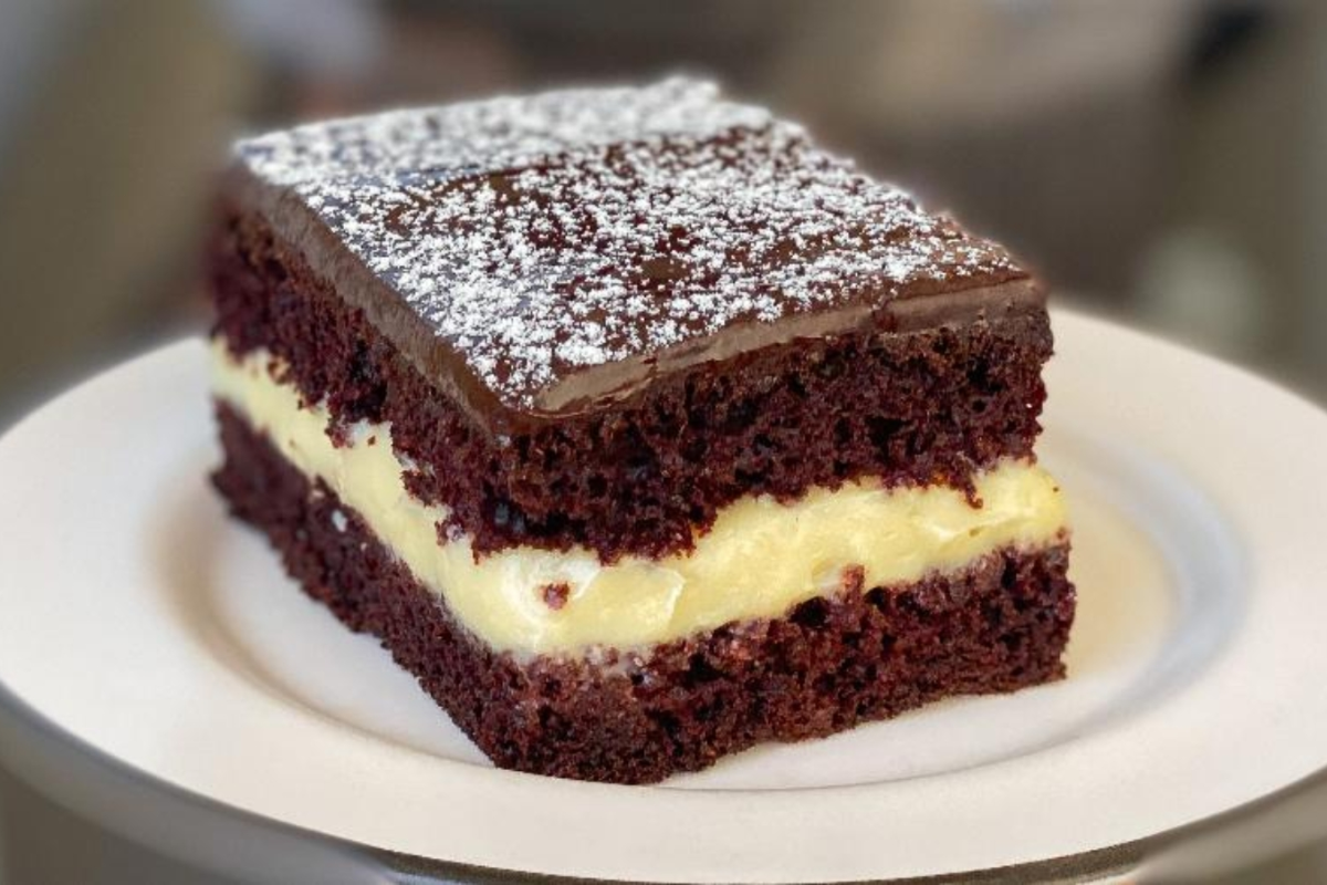 Bolo de chocolate no liquidificador como lanche fofinho