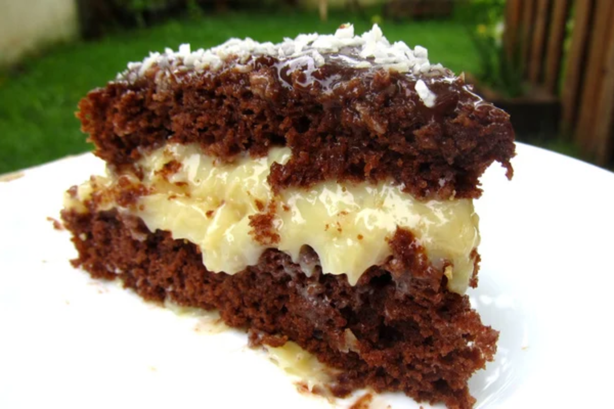 Bolo de chocolate recheado da Vivi