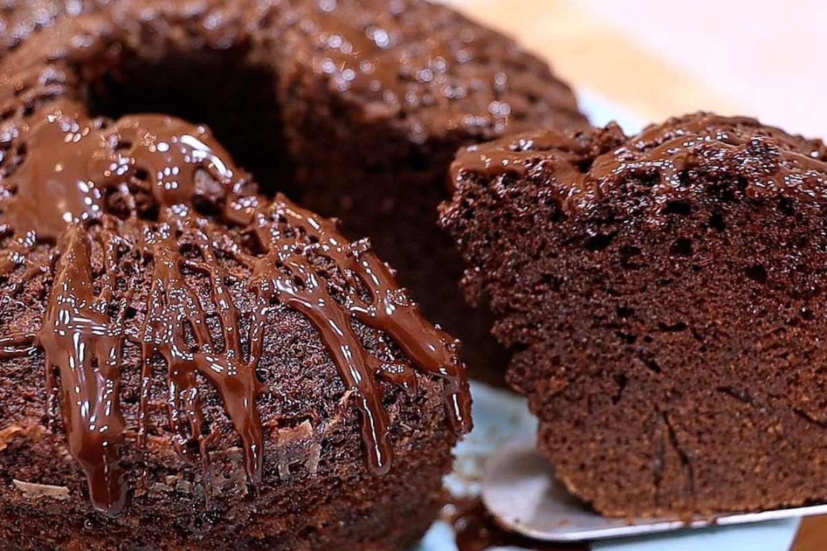 Bolo de chocolate sem farinha fácil e rápida