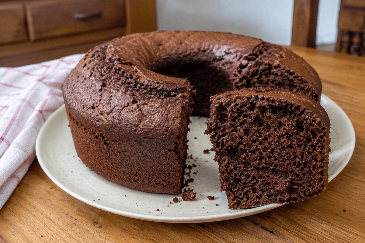 Bolo de chocolate sem leite com textura perfeita é uma receita simples,