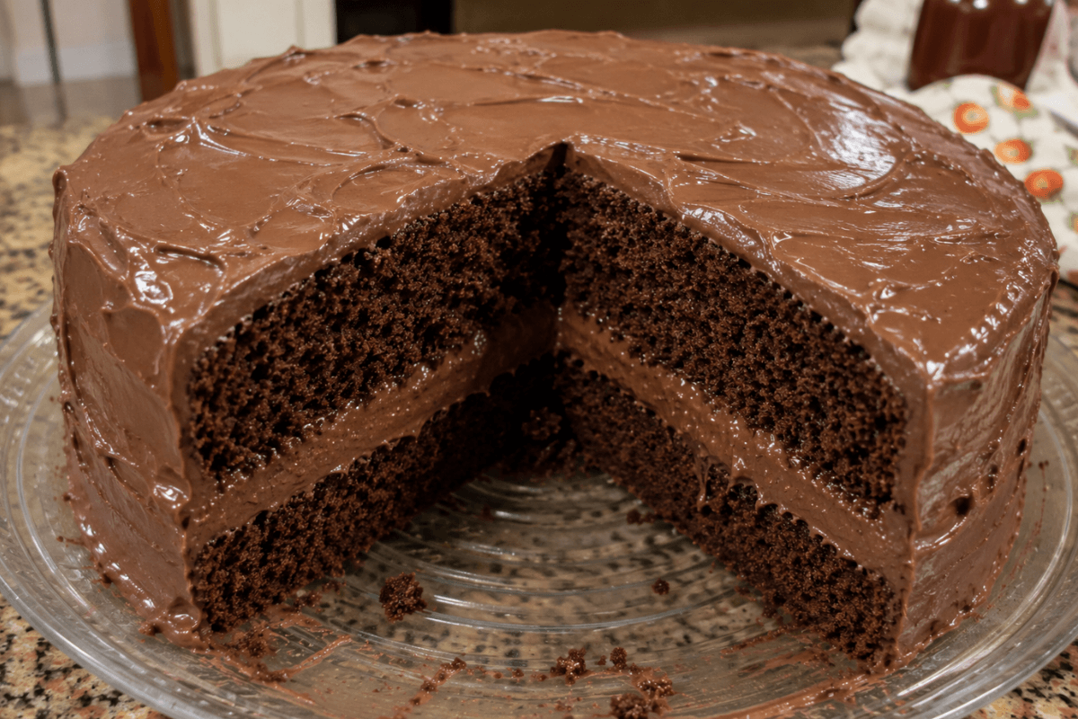 Bolo de iogurte e creme de avelã com massa úmida é uma receita simples