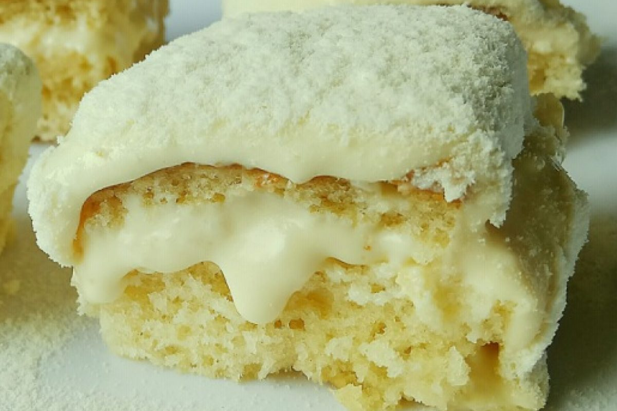 Bolo de leite ninho com recheio de veludo