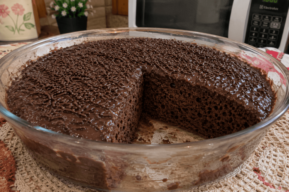 Bolo de micro-ondas de chocolate da Angélica é uma receita prática