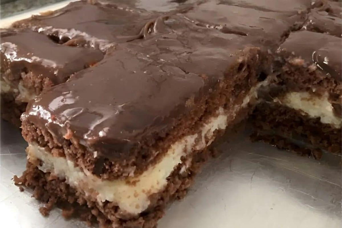 Bolo de prestígio de chocolate e coco